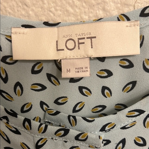 LOFT Women's Sleeveless Top with Blue Print Size Medium - Picture 2 of 6